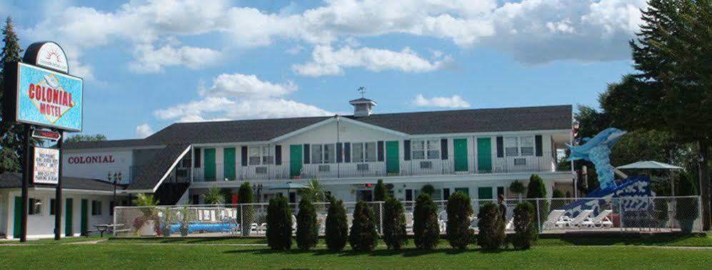 Colonial Motel Wisconsin Dells Exterior photo