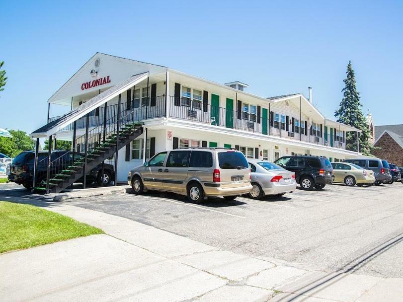 Colonial Motel Wisconsin Dells Exterior photo