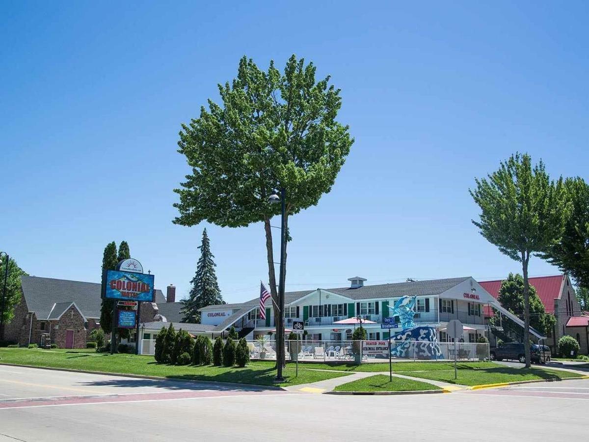 Colonial Motel Wisconsin Dells Exterior photo