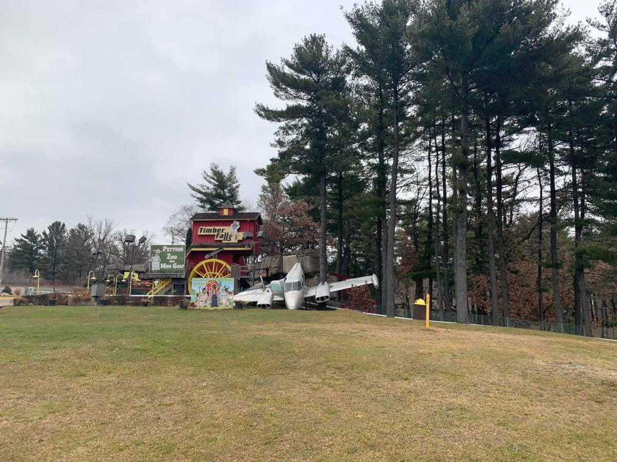 Colonial Motel Wisconsin Dells Exterior photo